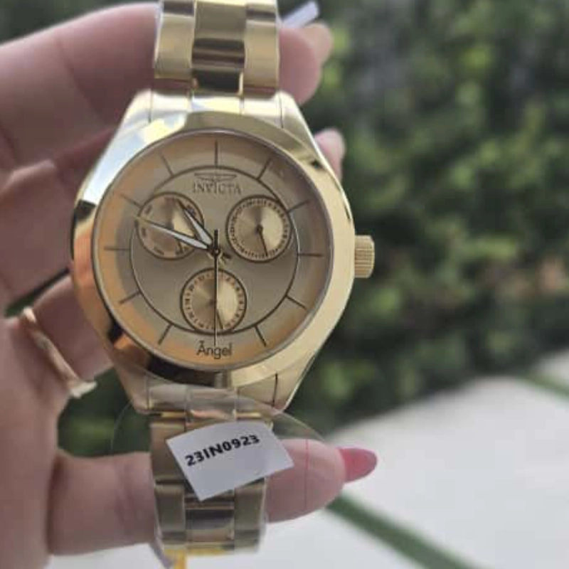 Reloj Invicta Femenino en Acabado Dorado con Tres Sub-Esferas